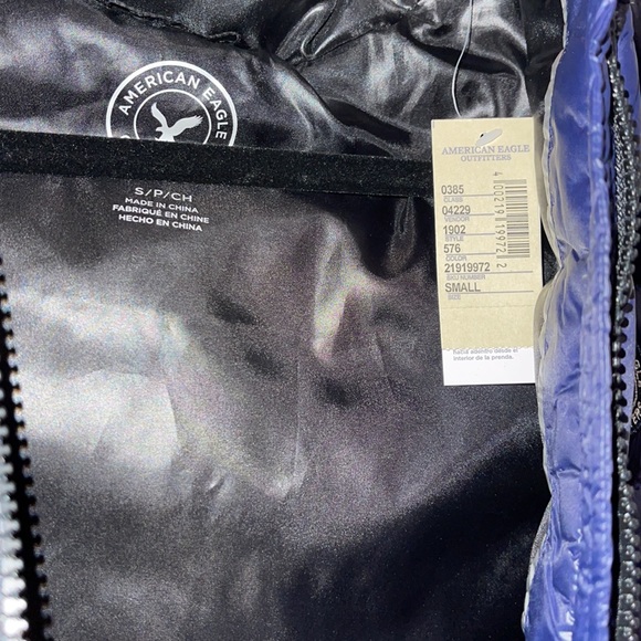 American Eagle Puffy Vest - Picture 3 of 3